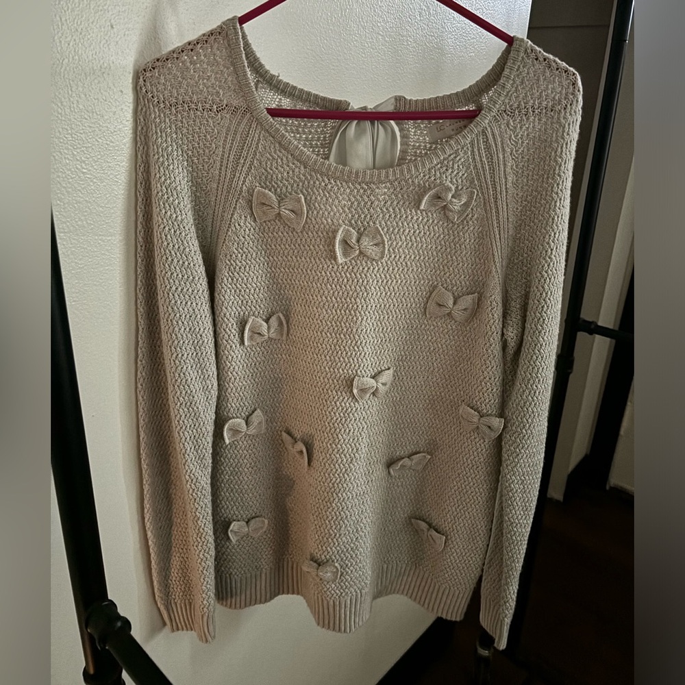 Cute sweater with bows and a keyhole back!
